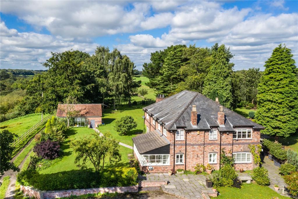 5 bedroom detached house for sale in Cross Lane, Kermincham, Congleton