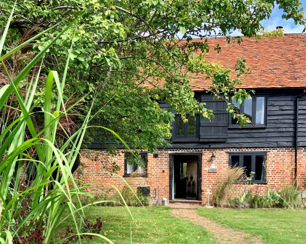 4 bedroom terraced house for sale in Coningsby Lane, Fifield