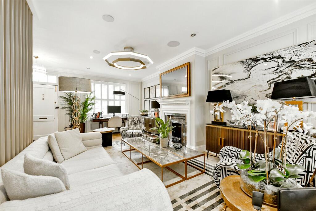 Main image of property: Park Street, Windsor, Berkshire, SL4