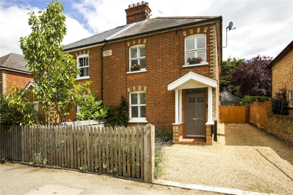 3 bedroom semidetached house for sale in Albany Cottages, Chavey Down
