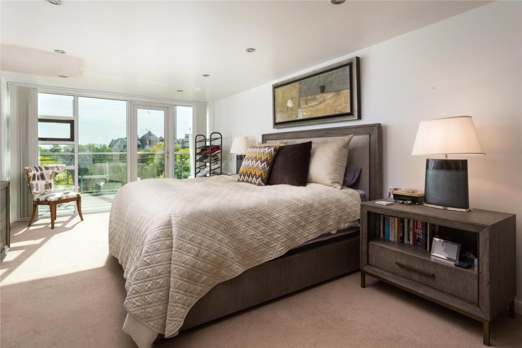 2 bedroom penthouse for sale in Westgate Apartments, Leeman Road, York