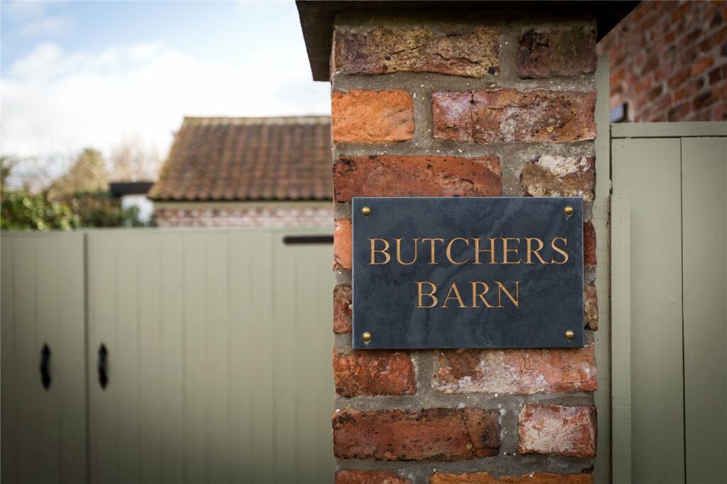 4 bedroom detached house for sale in North Lane, Wheldrake, York, YO19