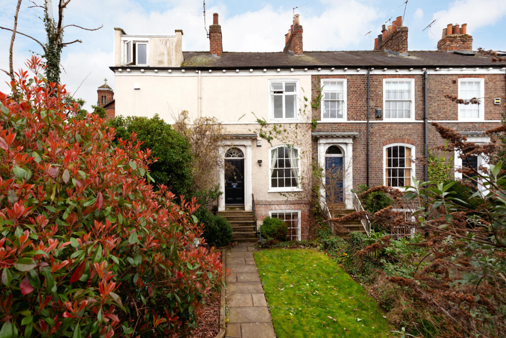 3 bedroom terraced house for sale in Mount Terrace, York, North Yorkshire, YO24