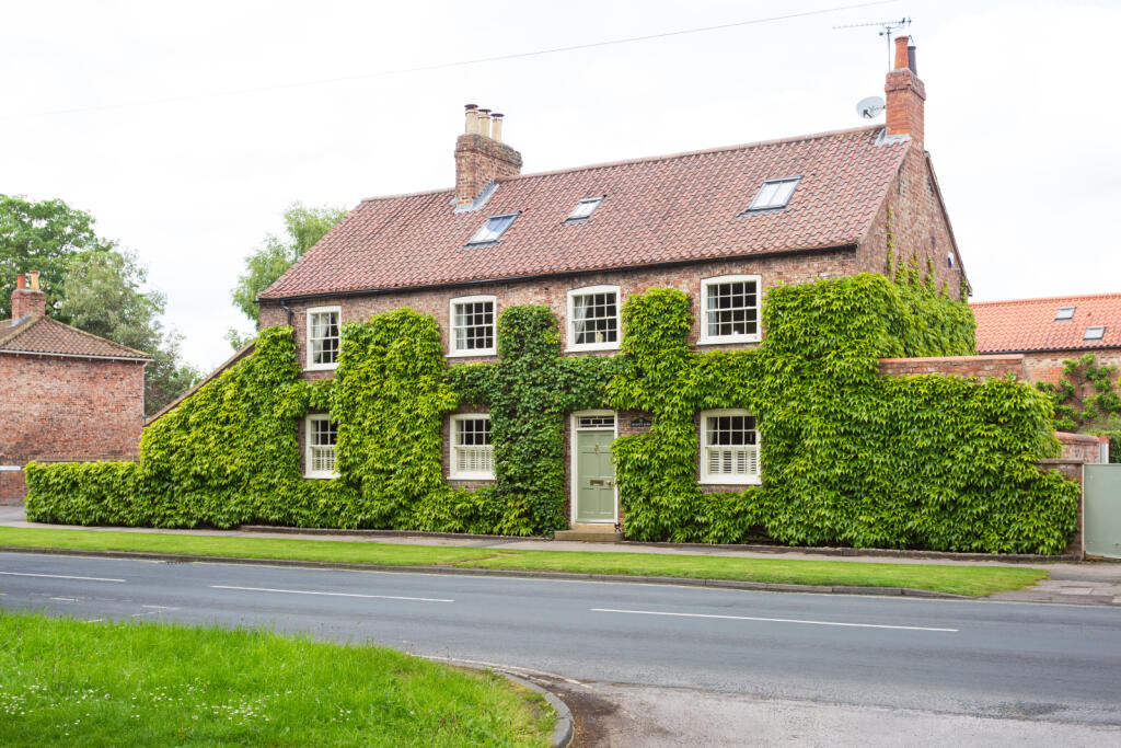 6 bedroom detached house for sale in Heslington, York, North Yorkshire