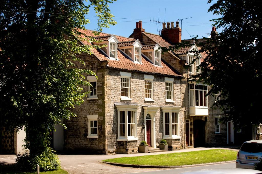 6 bedroom terraced house for sale in Eastgate, Pickering, North