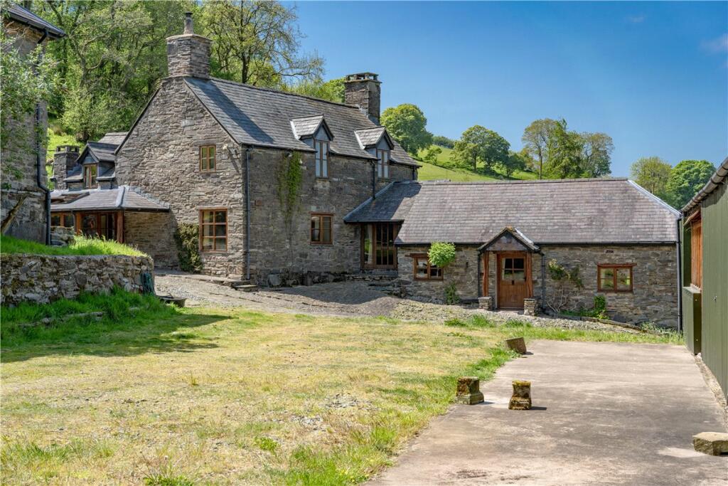 5 bedroom detached house for sale in Llanarmon Road, Pandy, Llangollen