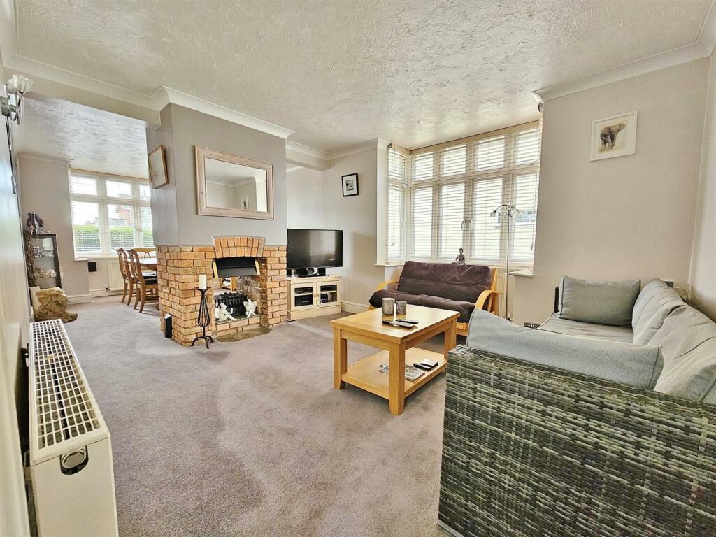 3 bedroom detached house for sale in Frinton Road, Kirby Cross, Frinton
