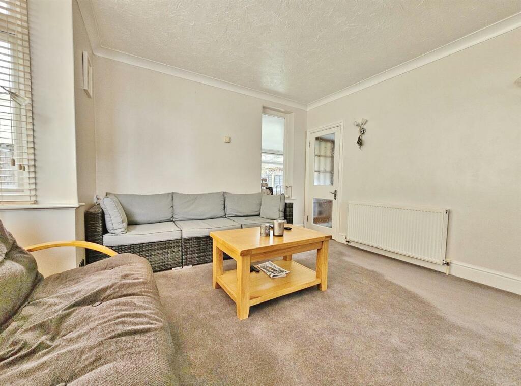 3 bedroom detached house for sale in Frinton Road, Kirby Cross, Frinton