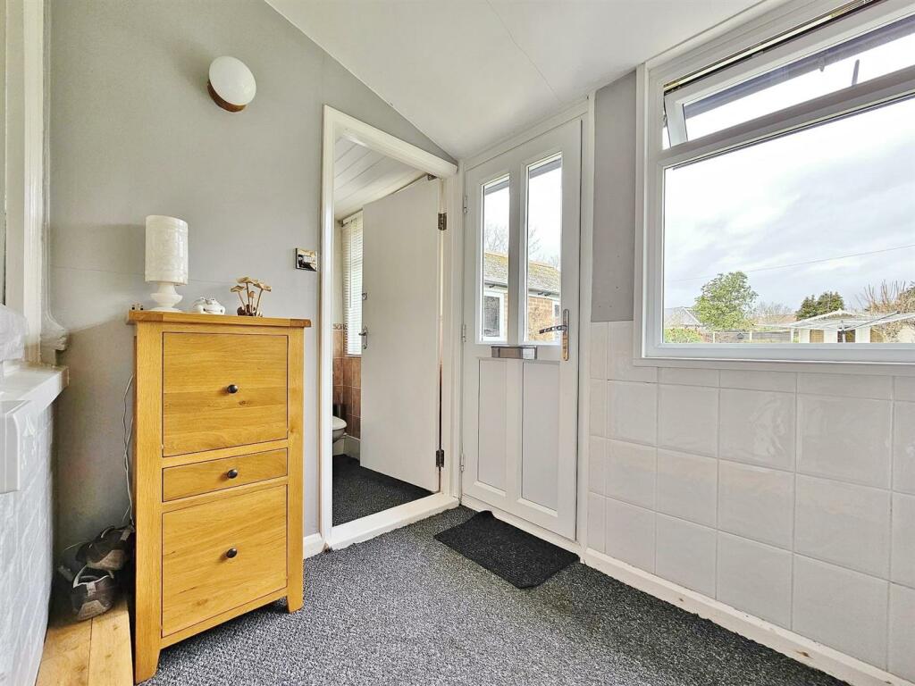3 bedroom detached house for sale in Frinton Road, Kirby Cross, Frinton