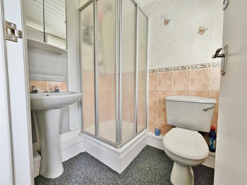 3 bedroom detached house for sale in Frinton Road, Kirby Cross, Frinton
