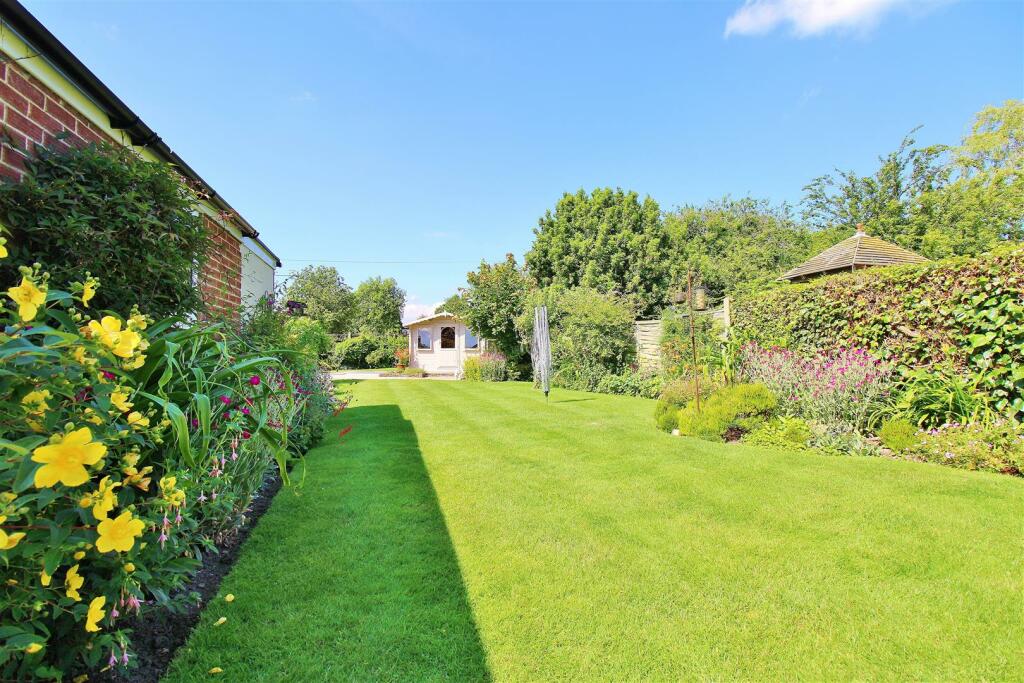 3 bedroom detached house for sale in Frinton Road, Kirby Cross, Frinton