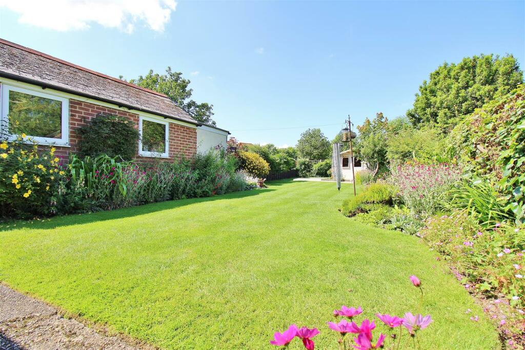 3 bedroom detached house for sale in Frinton Road, Kirby Cross, Frinton