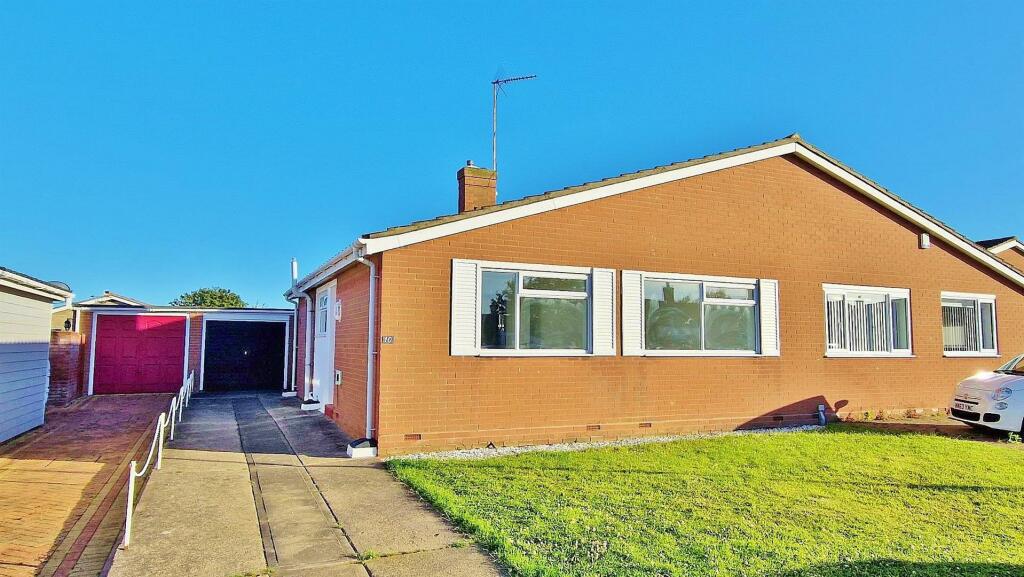 2 bedroom semidetached bungalow for sale in Clays Road, Frinton