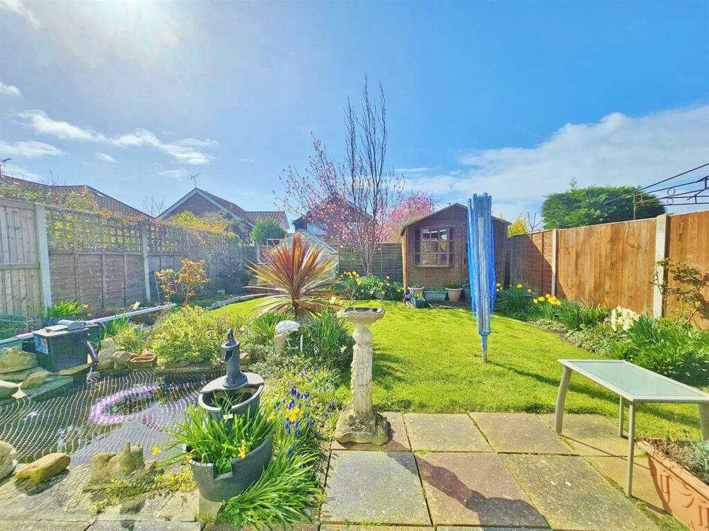 2 bedroom semidetached bungalow for sale in Laburnum Crescent, Kirby