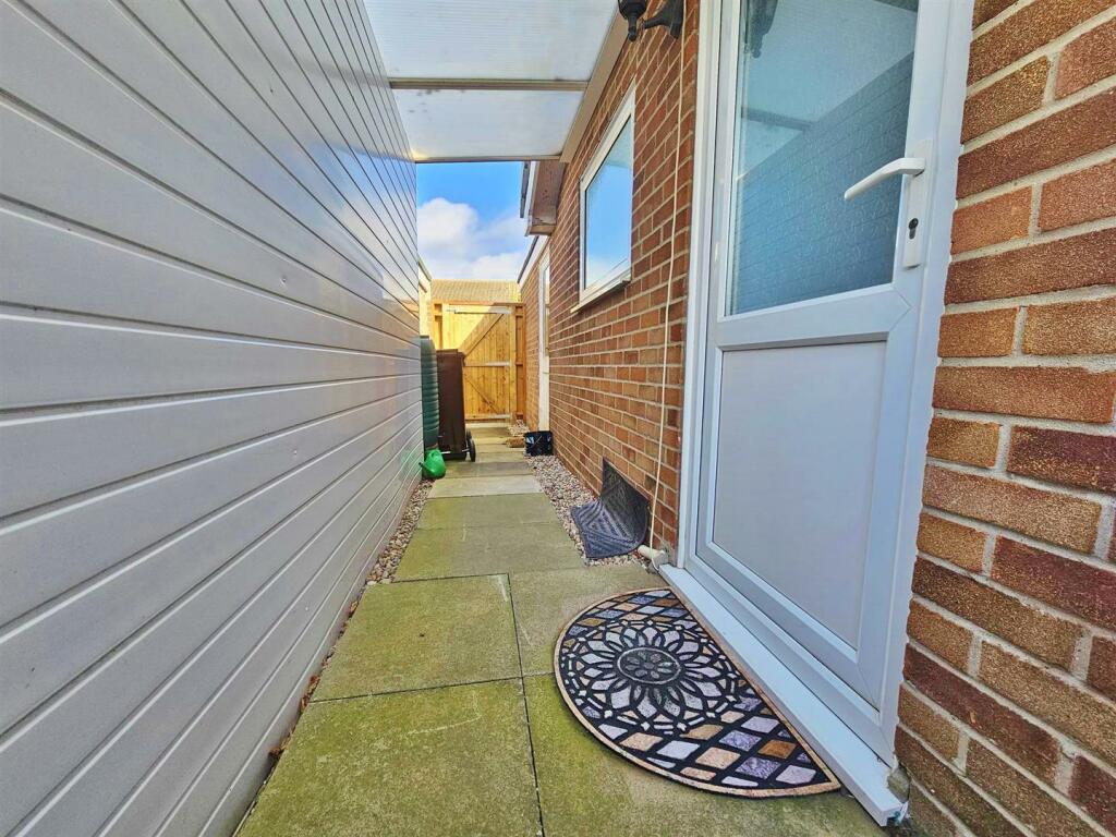 2 bedroom semidetached bungalow for sale in Laburnum Crescent, Kirby Cross, CO13
