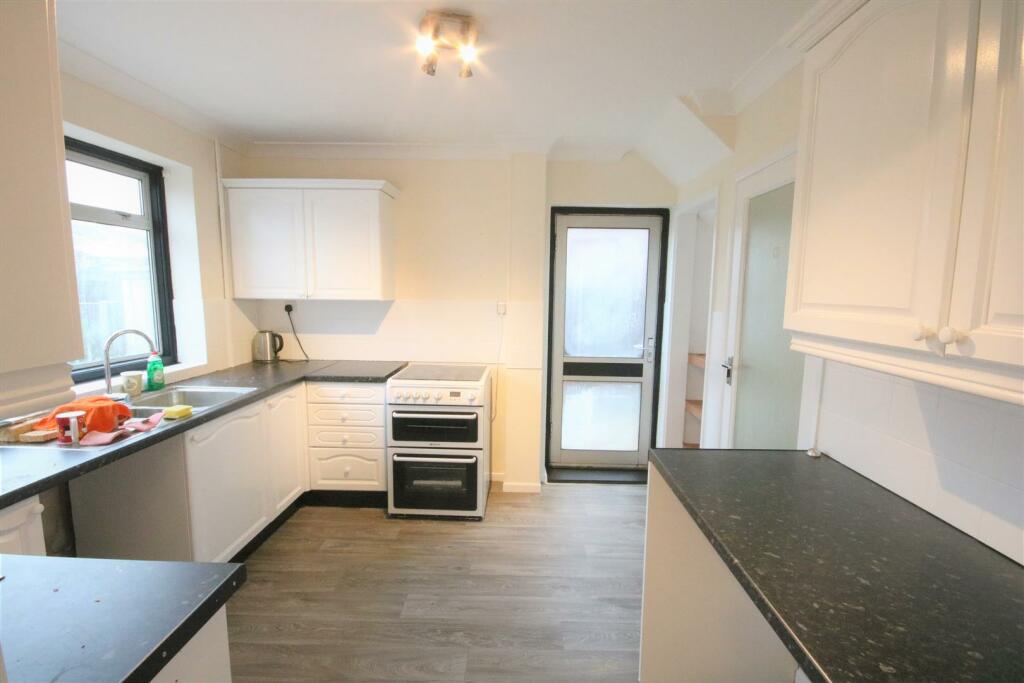 SemiDetached to rent on Gouldings Avenue, Walton On The Naze