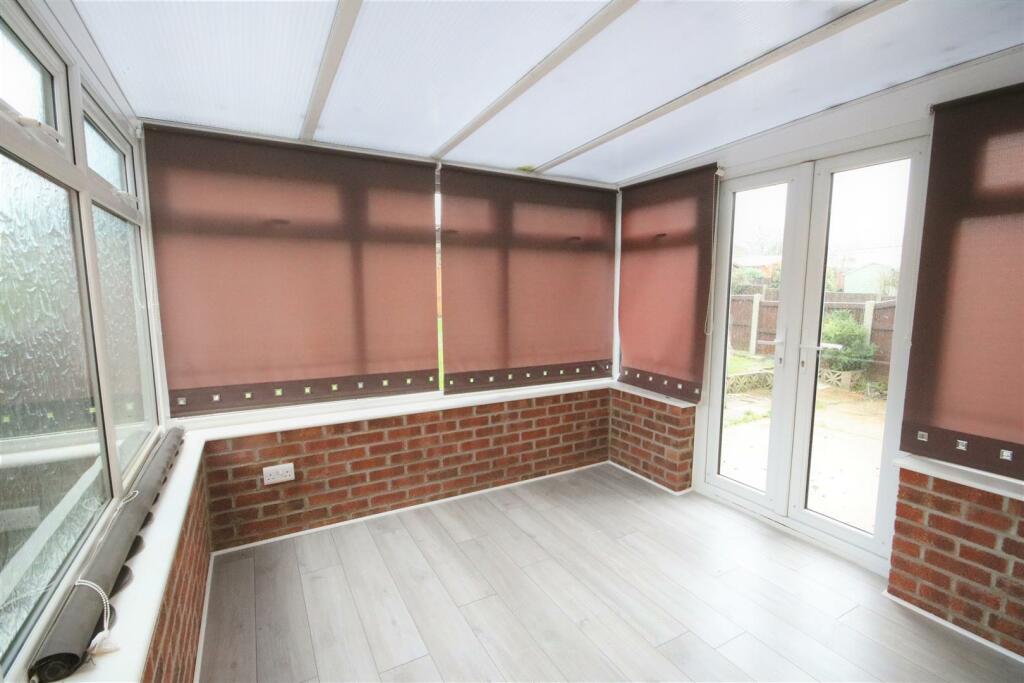 SemiDetached to rent on Gouldings Avenue, Walton On The Naze