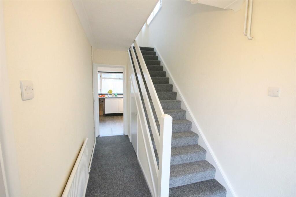 SemiDetached to rent on Gouldings Avenue, Walton On The Naze