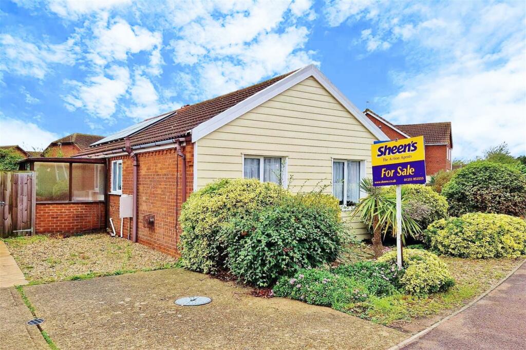 2 bedroom detached bungalow for sale in Raeburn Close, Kirby Cross, CO13