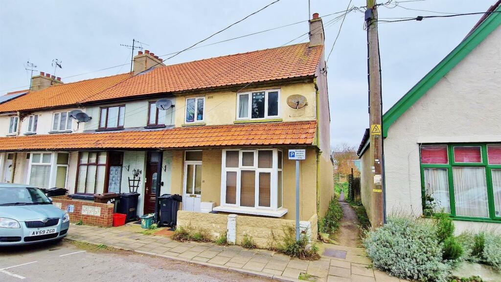 3 bedroom end of terrace house for sale in Churchfield Road, Walton On