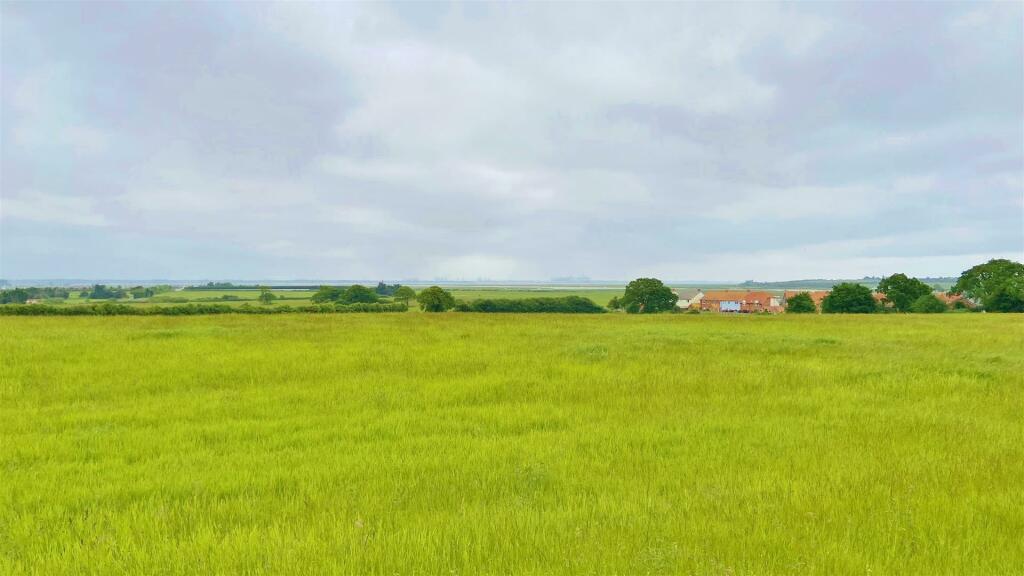 Additional property image - Hubbards Chase, Walton On The Naze