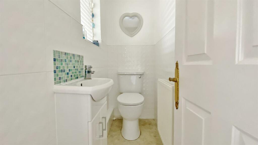 Additional property image - Hubbards Chase, Walton On The Naze