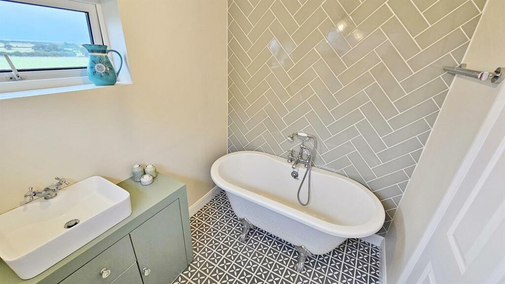 Additional property image - Hubbards Chase, Walton On The Naze