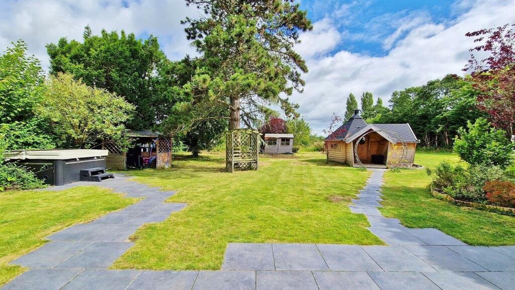 Additional property image - The Street, Kirby-Le-Soken