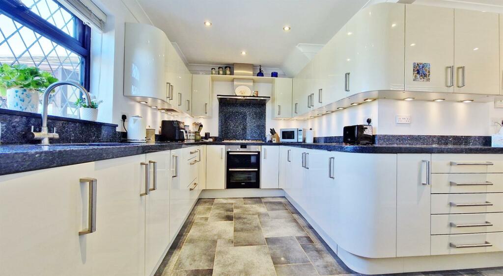Additional property image - Thorns Way, Frinton Homelands