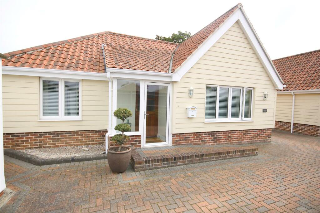 Additional property image - Frinton Road, Kirby Cross, Frinton-On-Sea
