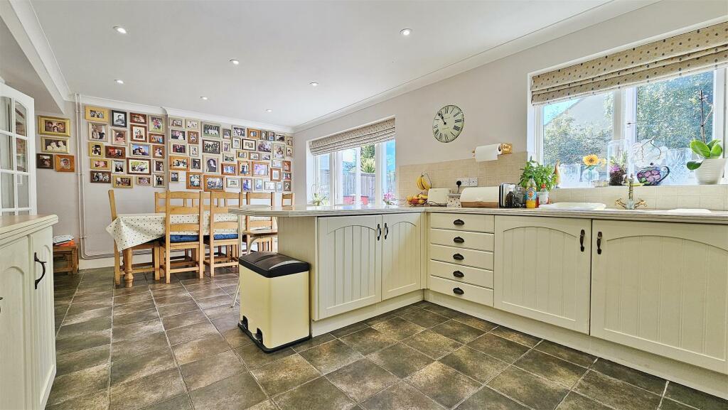 Additional property image - Walton Road, Kirby-Le-Soken, Frinton-On-Sea