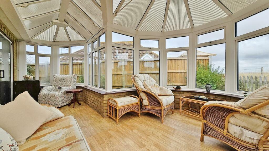 Additional property image - Louise Close, Walton On The Naze