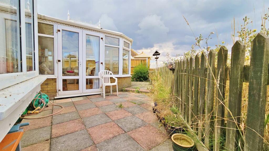 Additional property image - Louise Close, Walton On The Naze