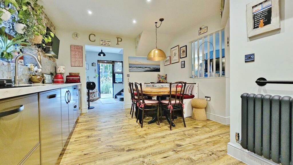 Additional property image - Harold Road, Frinton-On-Sea