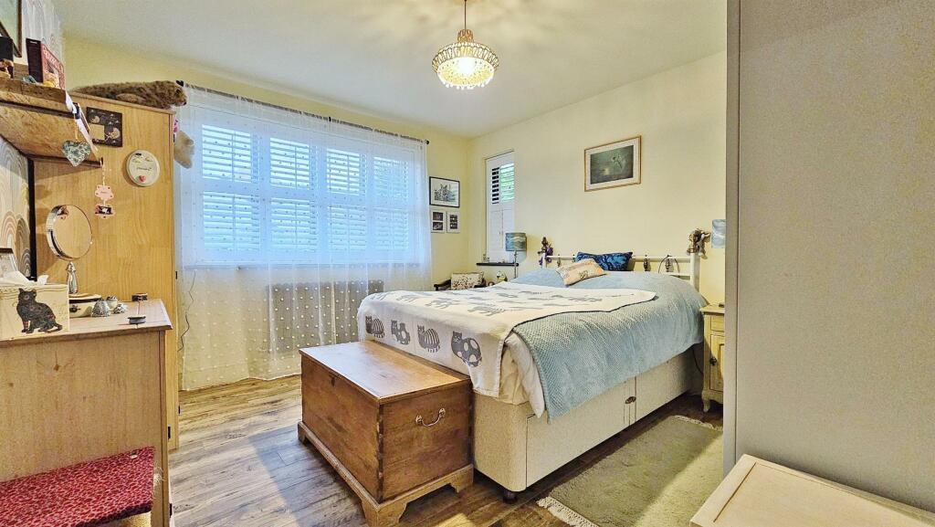 Additional property image - Harold Road, Frinton-On-Sea