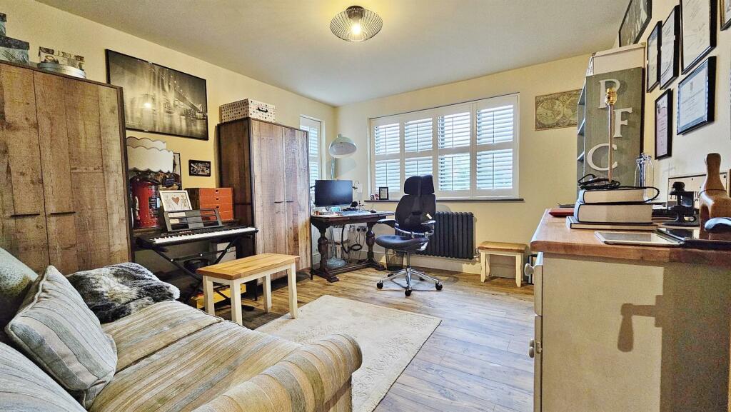 Additional property image - Harold Road, Frinton-On-Sea