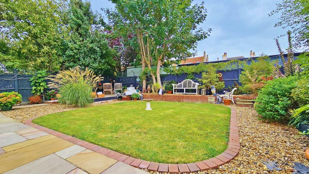 Additional property image - Harold Road, Frinton-On-Sea
