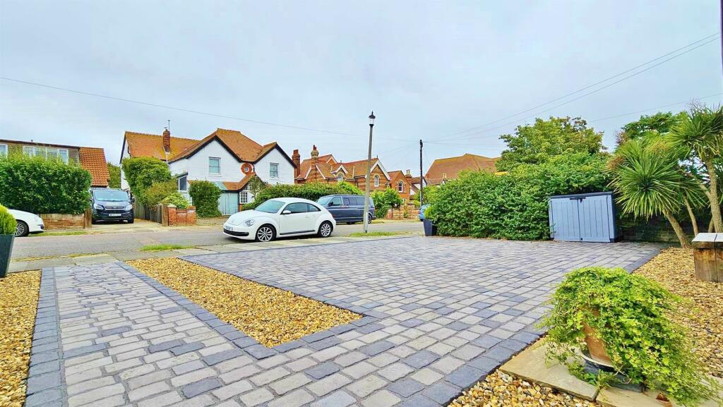 Additional property image - Harold Road, Frinton-On-Sea