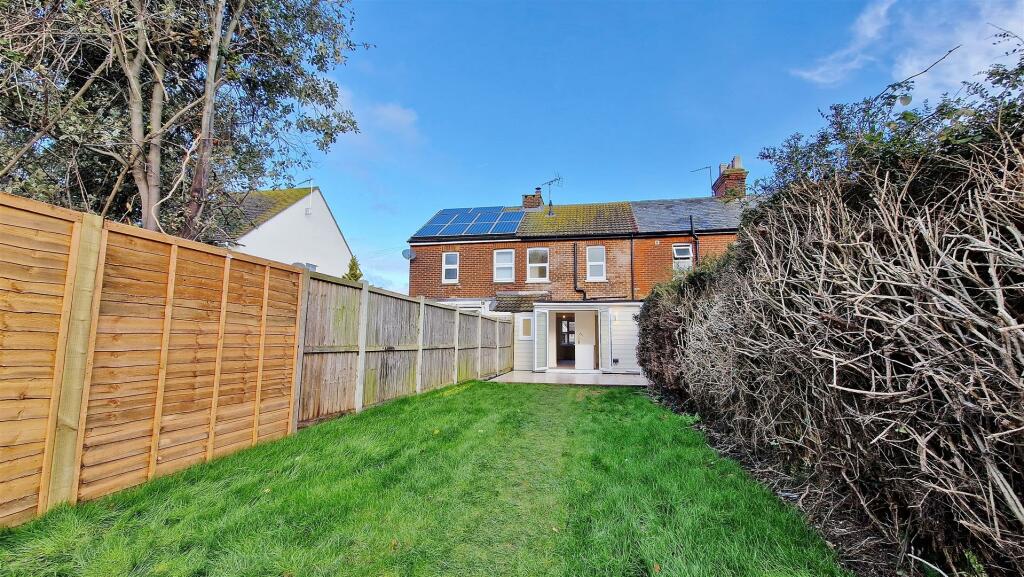 Additional property image - Pole Barn Lane, Frinton-On-Sea