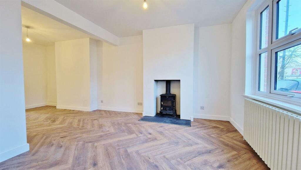 Additional property image - Pole Barn Lane, Frinton-On-Sea