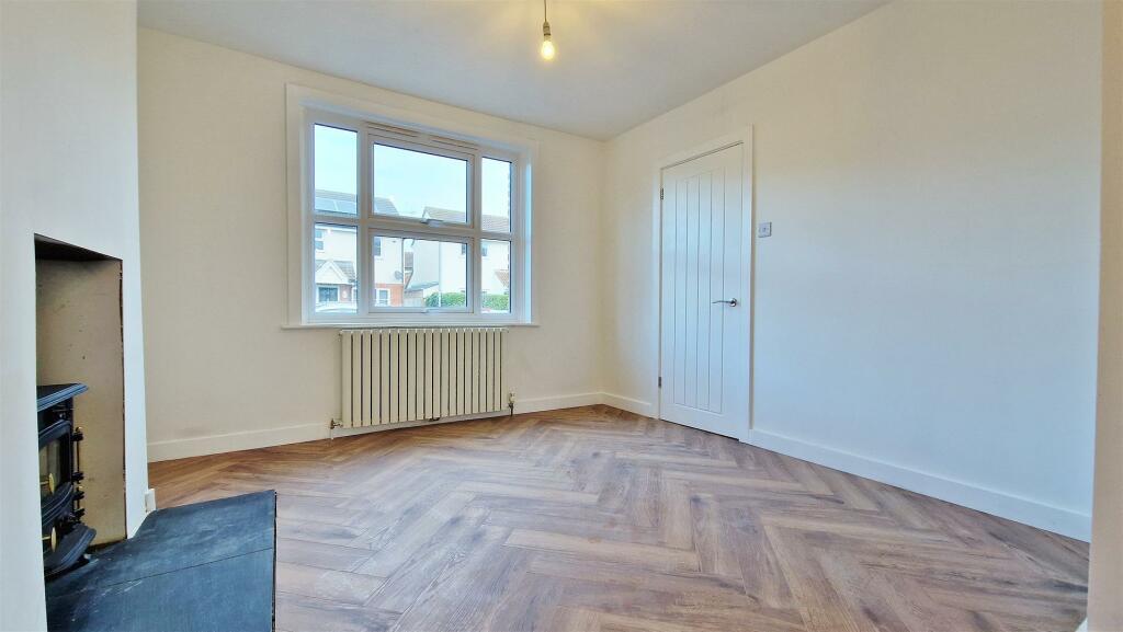 Additional property image - Pole Barn Lane, Frinton-On-Sea