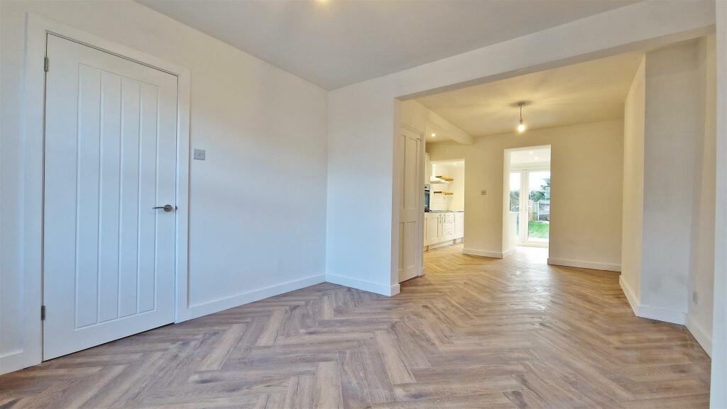 Additional property image - Pole Barn Lane, Frinton-On-Sea