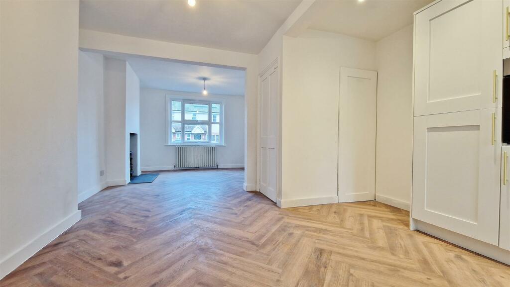 Additional property image - Pole Barn Lane, Frinton-On-Sea