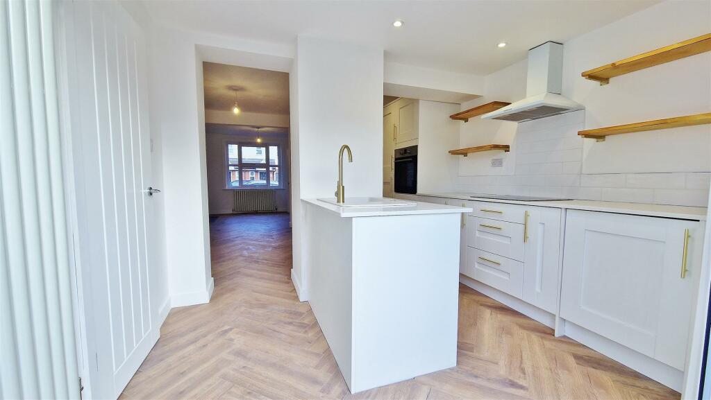 Additional property image - Pole Barn Lane, Frinton-On-Sea