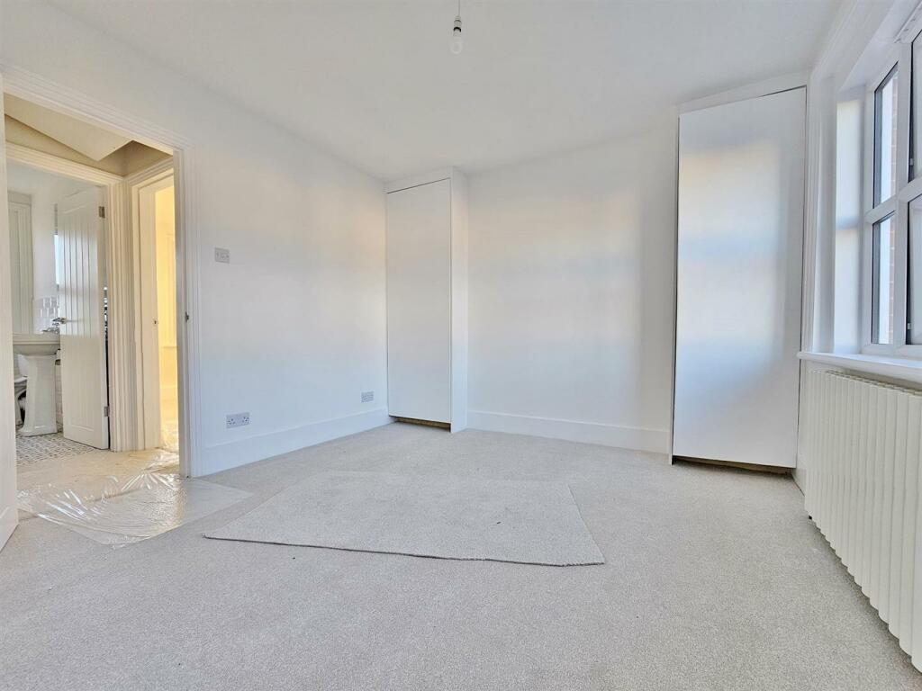 Additional property image - Pole Barn Lane, Frinton-On-Sea
