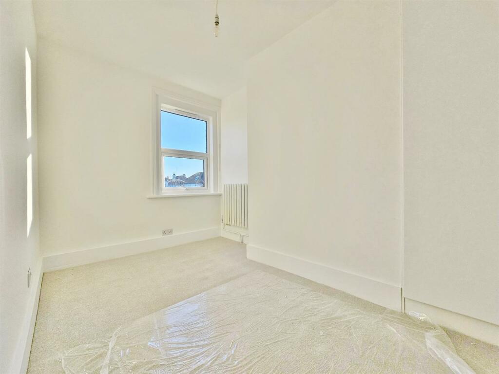 Additional property image - Pole Barn Lane, Frinton-On-Sea