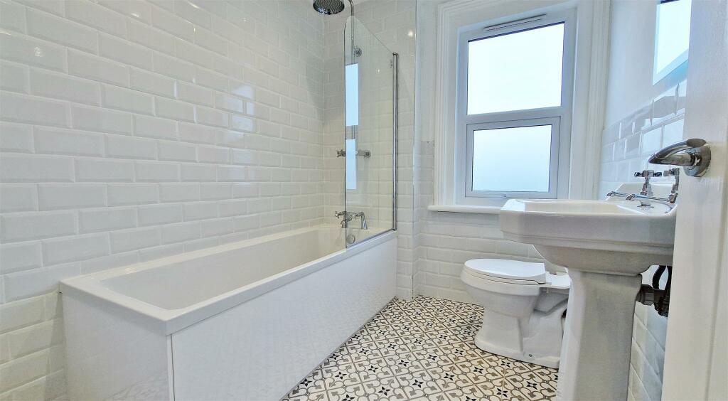 Additional property image - Pole Barn Lane, Frinton-On-Sea