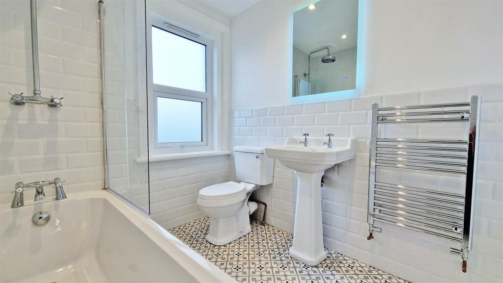 Additional property image - Pole Barn Lane, Frinton-On-Sea