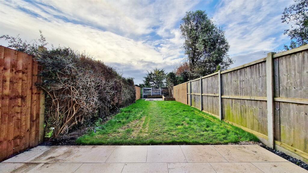 Additional property image - Pole Barn Lane, Frinton-On-Sea