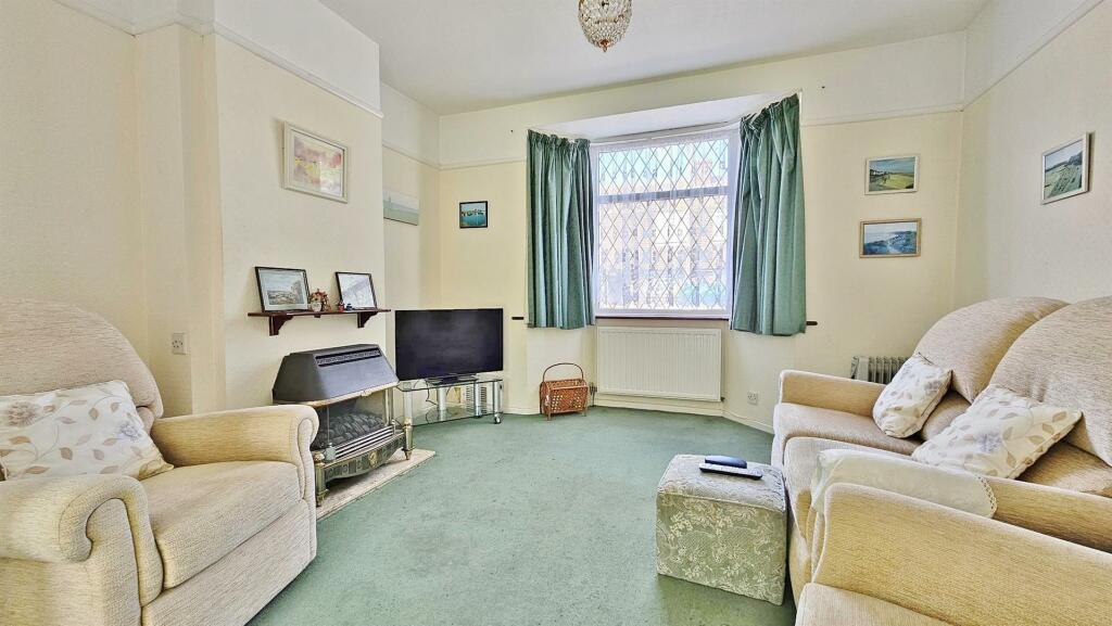 Additional property image - First Avenue, Walton On The Naze
